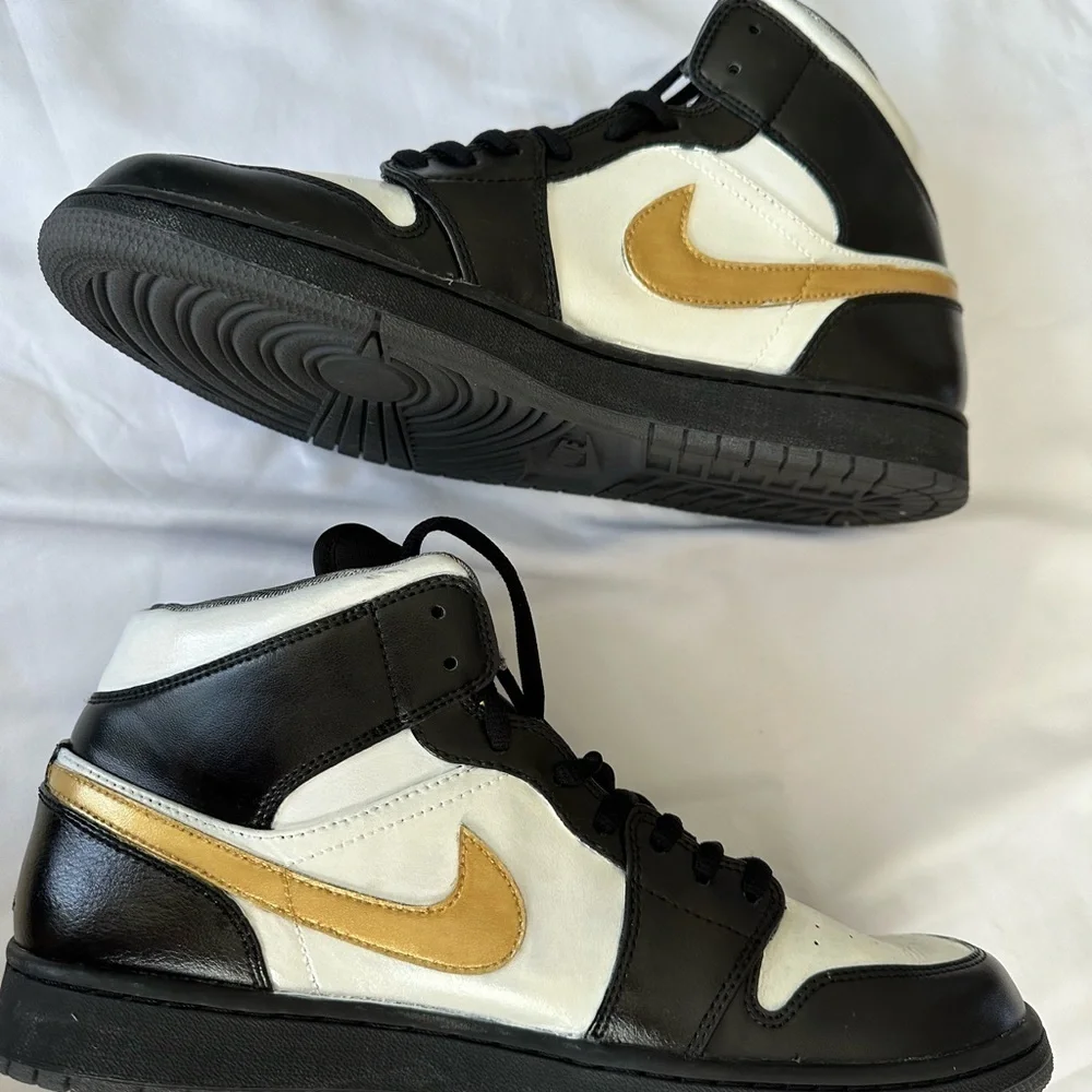 NIKE AIR JORDAN CUSTOM PAINTED MENS SNEAKERS - Picture 8 of 8